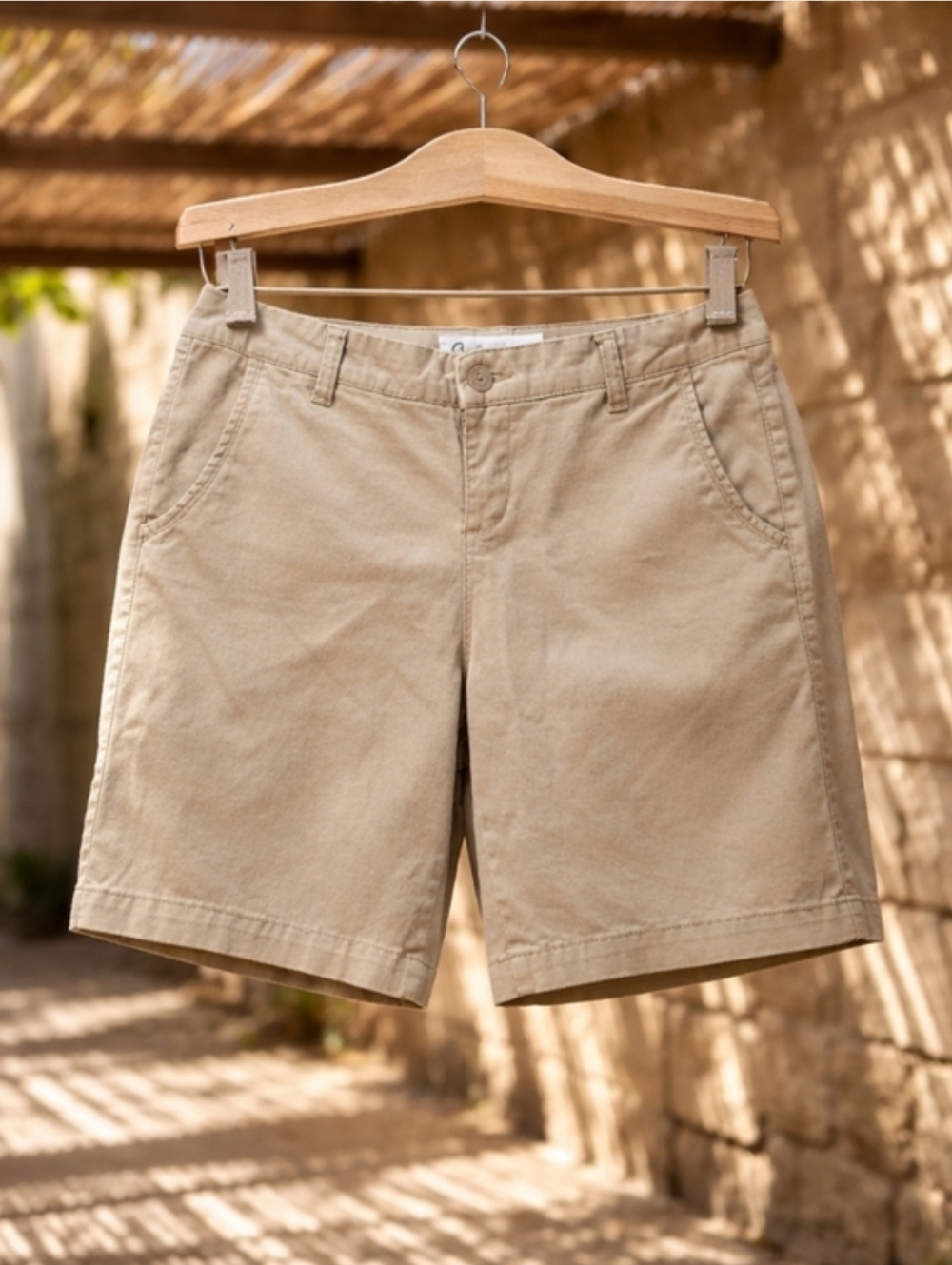 Aeropostale Classic Khaki Bermuda Shorts Size 6 - Picture 6 of 8